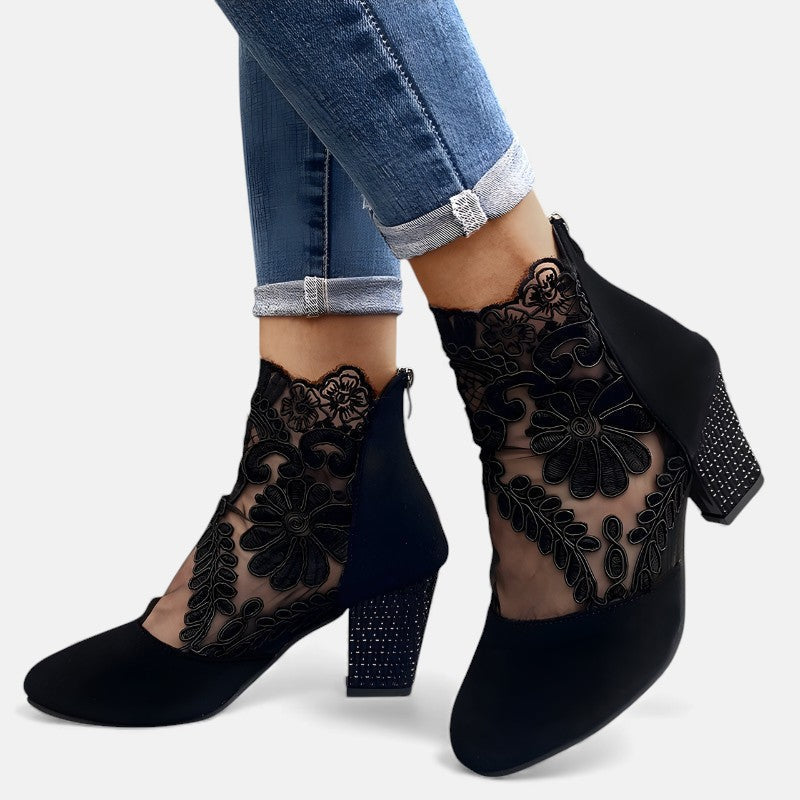Black / CA 10 (US 10)