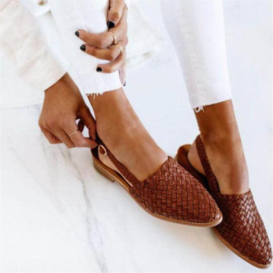 Dark Brown / CA 10.5 (US 10.5)