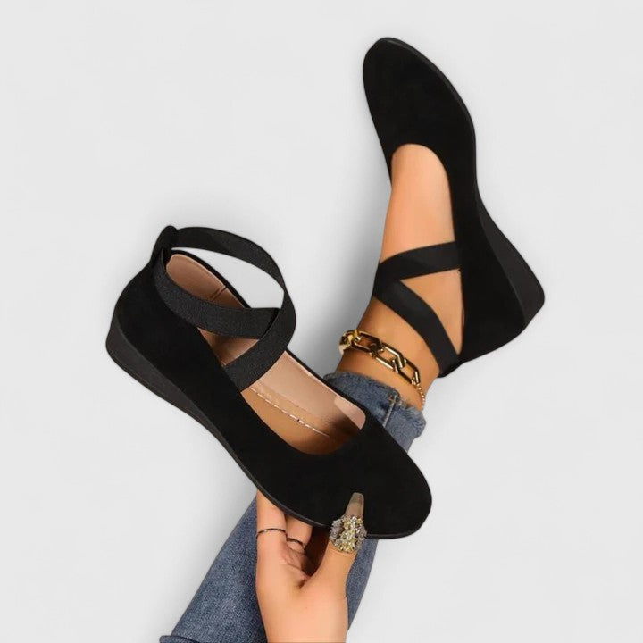 Black / AU 10 (US 12)