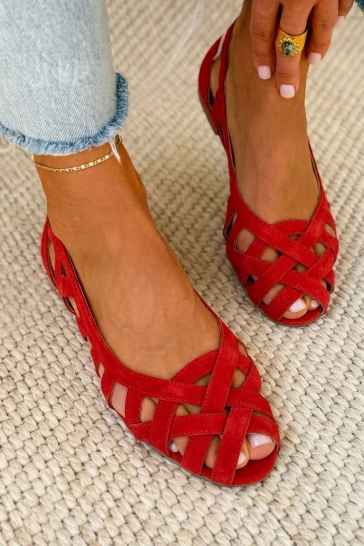 Red / CA 10.5 (US 10.5)