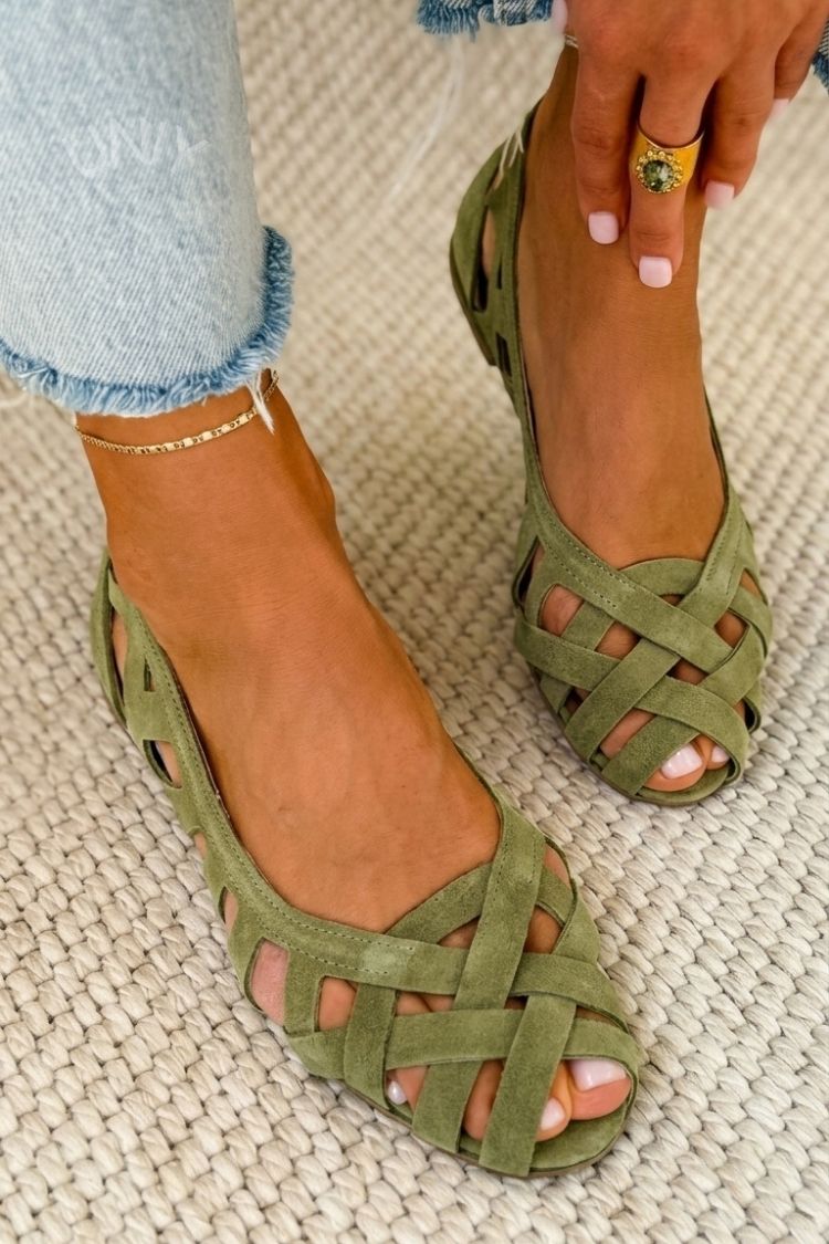 Olive Green / CA 10.5 (US 10.5)