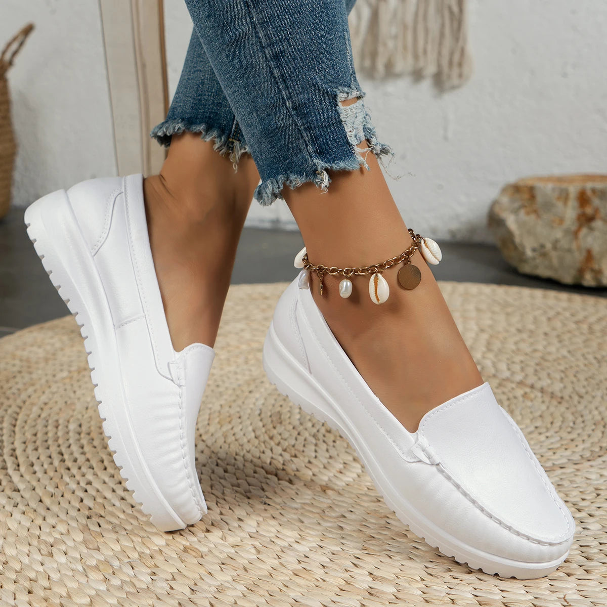 WHITE / 10