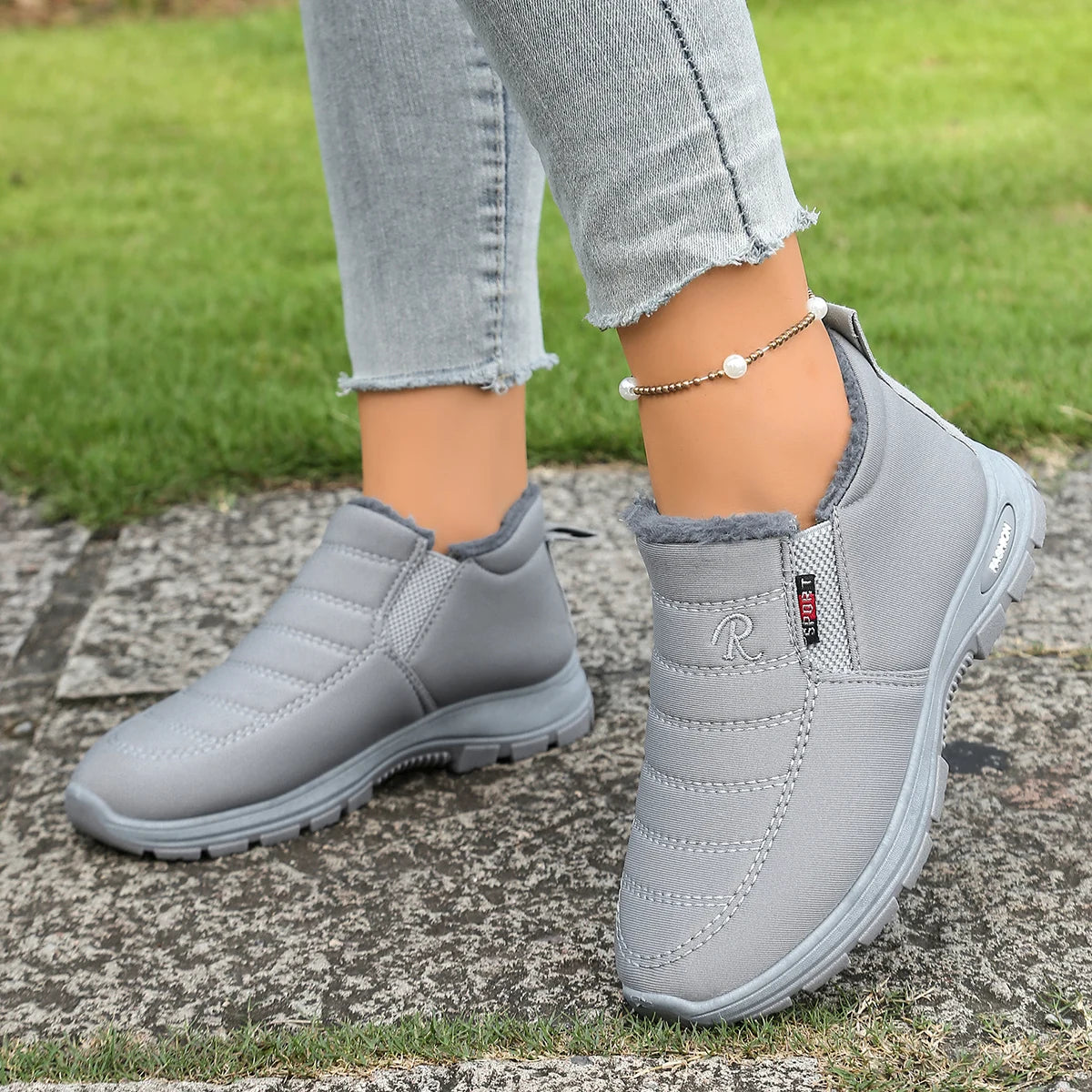 Grey / 17